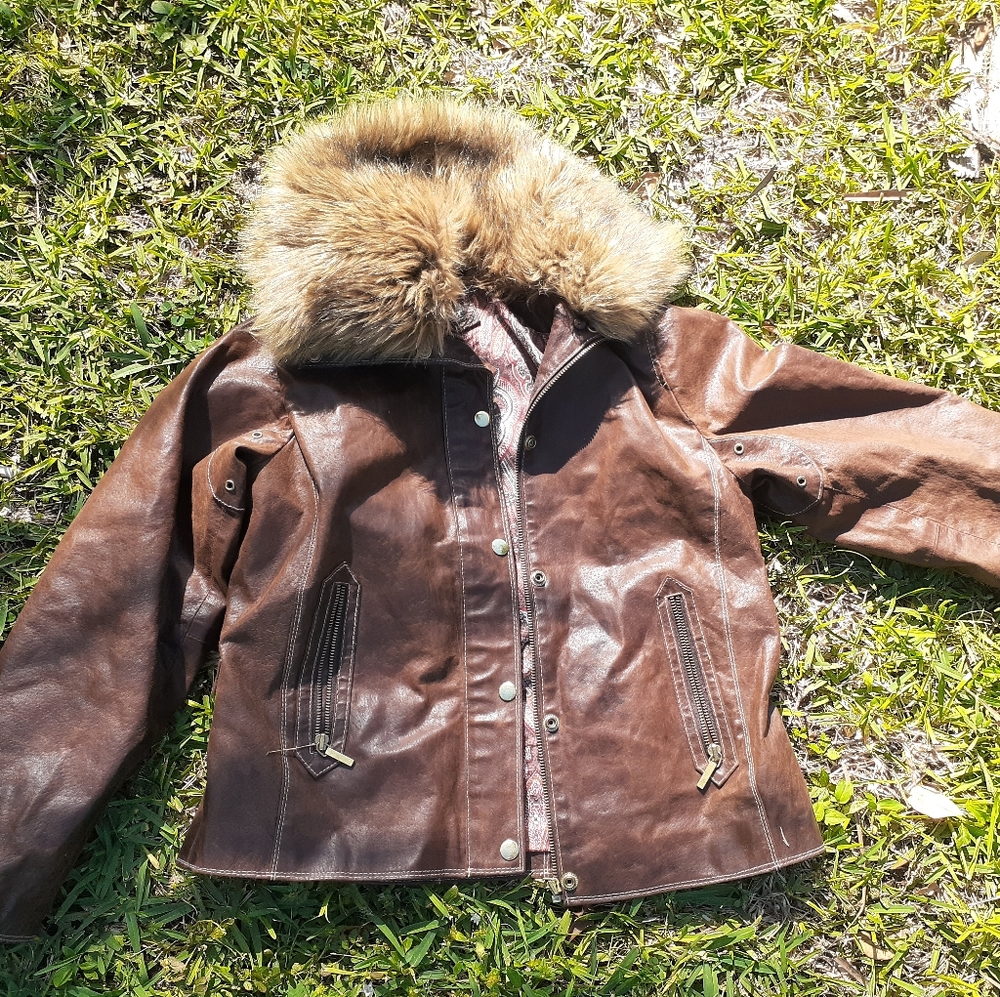A n a leather coat with faux fur collar detachable